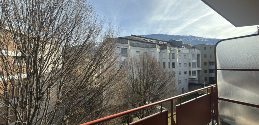 Charmant 3 pièces 1/2 entièrement rénové d’une surface de 83 m² bruts