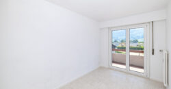 Lumineux appartement de 3,5 pièces rénové, offrant une surface brute de 79 m²