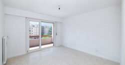 Lumineux appartement de 3,5 pièces rénové, offrant une surface brute de 79 m²