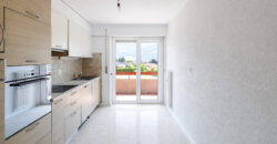 Lumineux appartement de 3,5 pièces rénové, offrant une surface brute de 79 m²