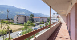 Lumineux appartement de 3,5 pièces rénové, offrant une surface brute de 79 m²