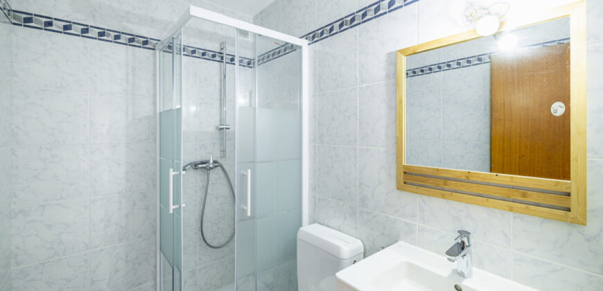 Lumineux appartement de 3,5 pièces rénové, offrant une surface brute de 79 m²