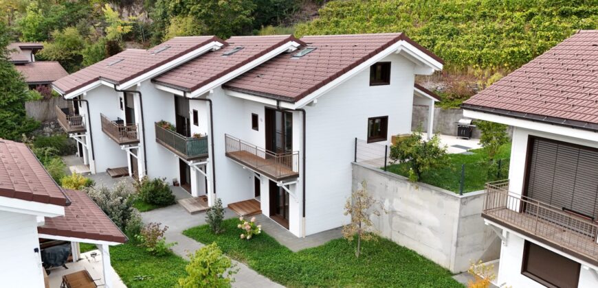 MAGNIFIQUE VILLA MITOYENNE 3 PCES ½ DE 110 M2 AU COEUR DES VIGNES À SAILLON